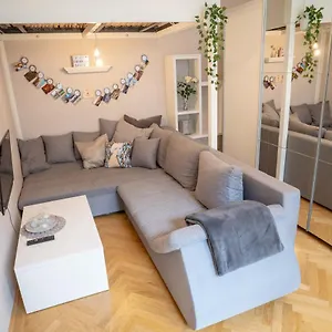 https://cozy-modern-nest-in-the-heart-of-with-netflix.vienna-besthotels.com