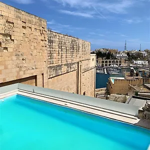 https://6-apartment-birgu.hotelssaintjulians.com