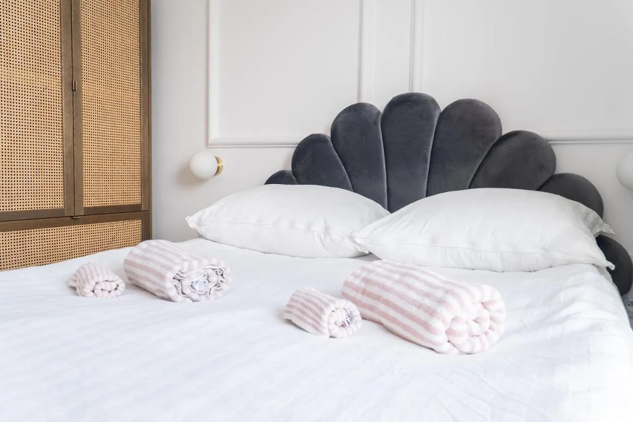 Old Town Gem Designer Apartment - Centre Location - Families - Remote Work Gdansk
