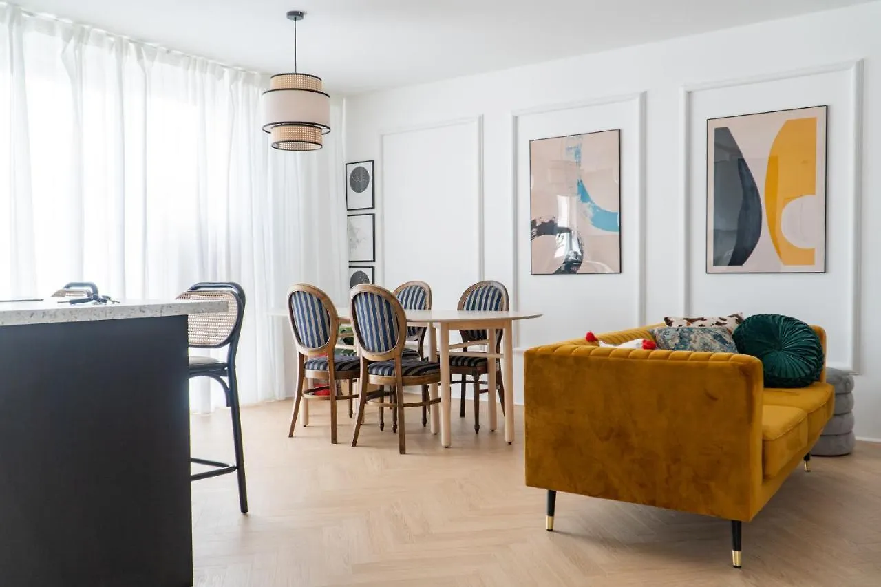 Old Town Gem Designer Apartment - Centre Location - Families - Remote Work Gdansk Poland
